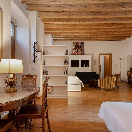 Zola, Charme E Vista Nel Cuore Di Триест Экстерьер фото